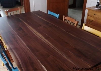 table en noyer carré